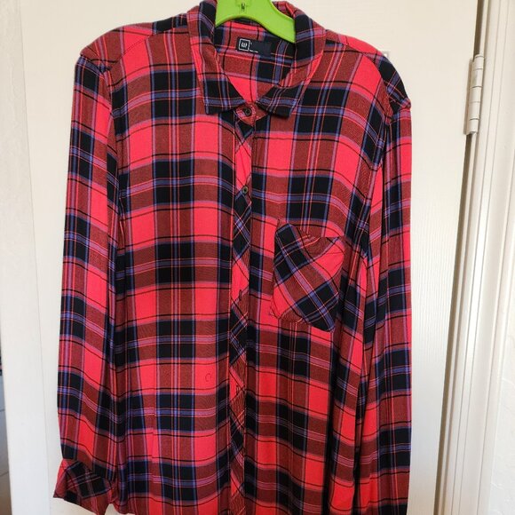 Gap women's flannel shirt, red plaid, size large, NWOT - Picture 1 of 1